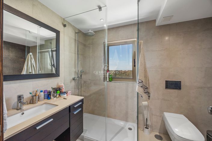 Image No.20-5 Bed Villa for sale