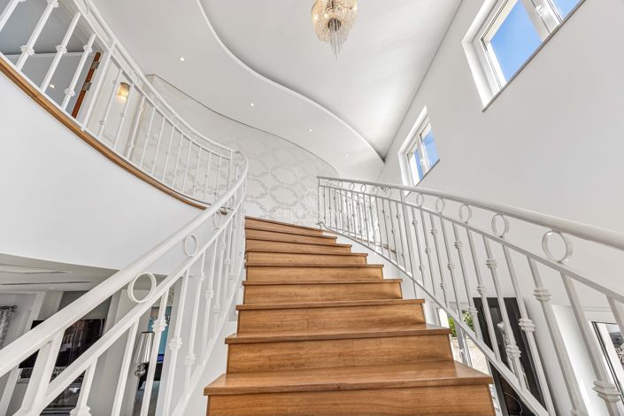 Image No.12-6 Bed Villa for sale