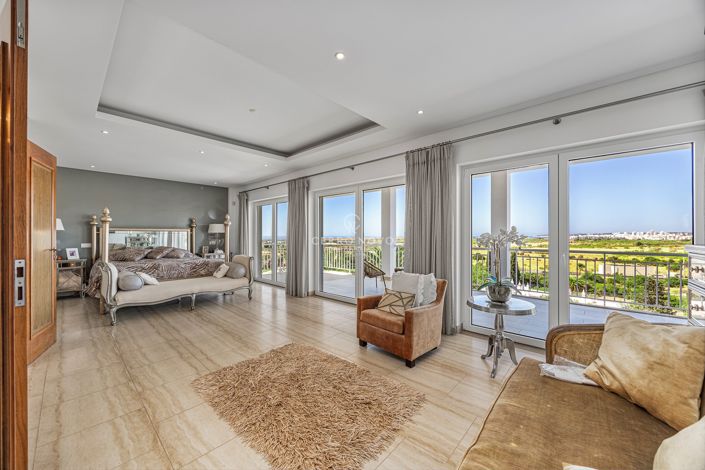 Image No.2-6 Bed Villa for sale