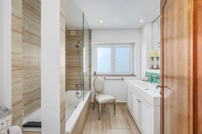 Image No.8-6 Bed Villa for sale