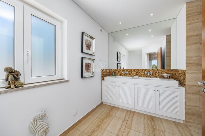 Image No.27-6 Bed Villa for sale