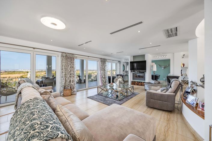 Image No.42-6 Bed Villa for sale