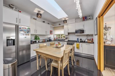 2419-354342-d4a7072701644bd18f6c9ffe77b802fa4