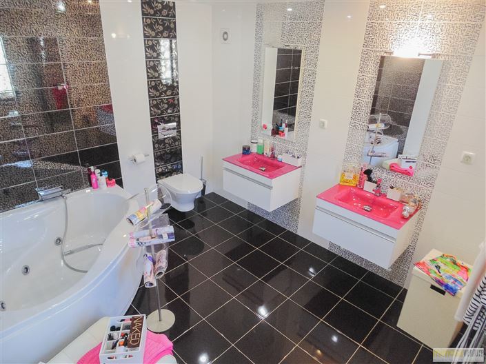 Image No.17-4 Bed House for sale