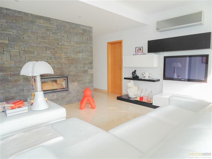 Image No.3-4 Bed House for sale