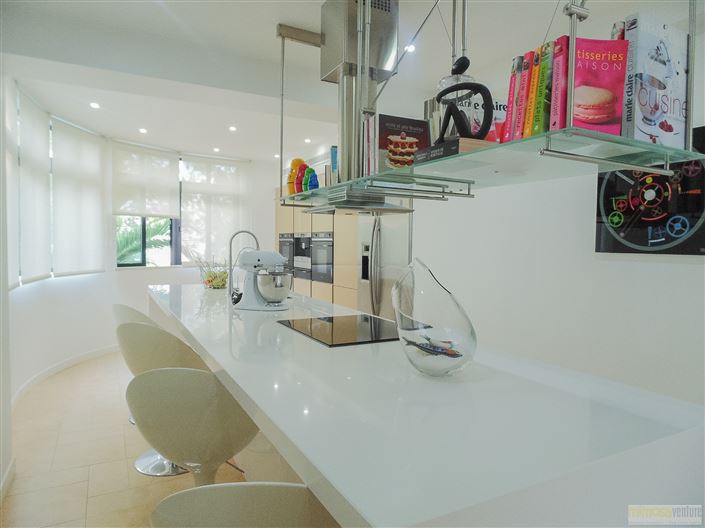 Image No.6-4 Bed House for sale