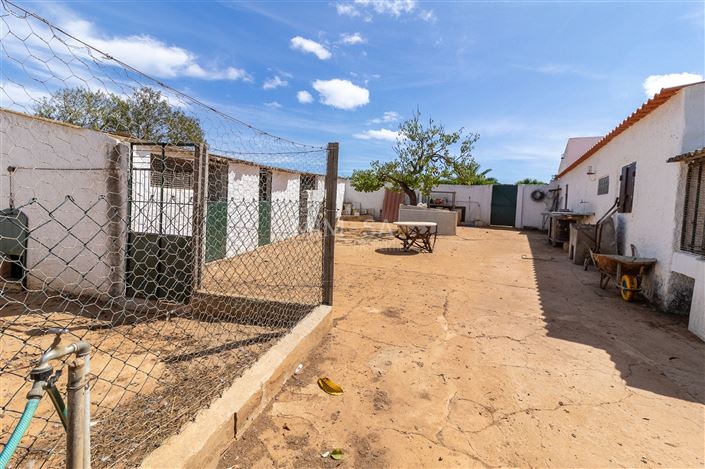 Image No.17-3 Bed Farmhouse for sale