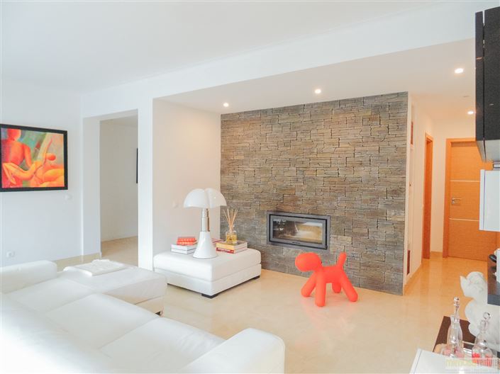 Image No.2-4 Bed House for sale