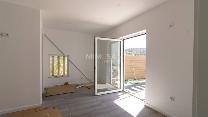 Image No.6-2 Bed Flat for sale