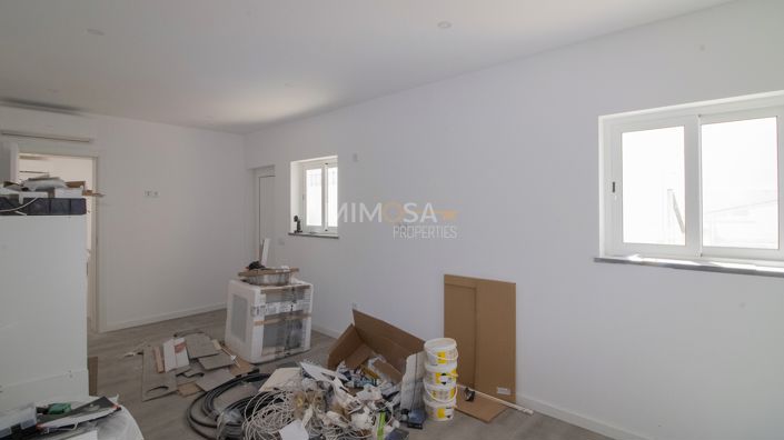 Image No.8-2 Bed Flat for sale