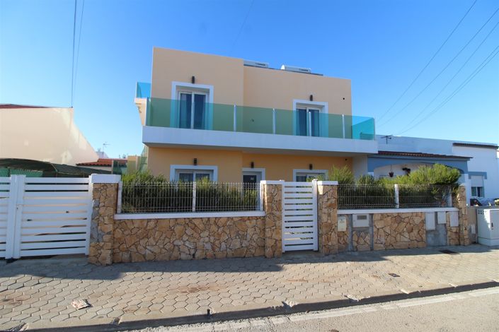 Image No.1-7 Bed House for sale