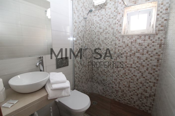 Image No.16-7 Bed House for sale