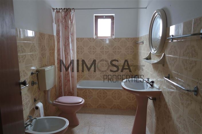 Image No.24-6 Bed House for sale