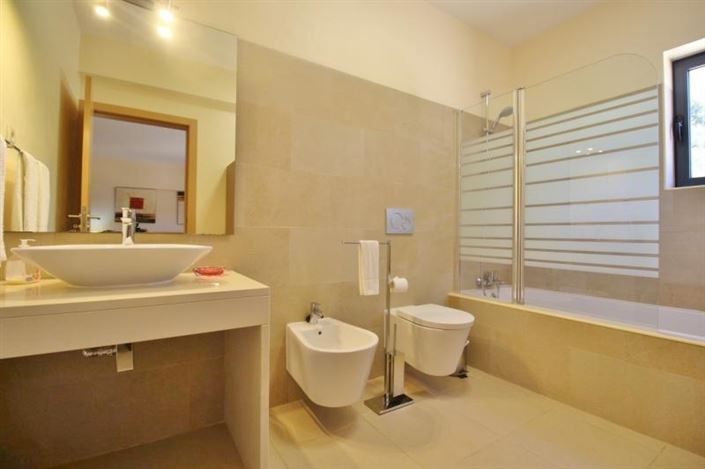 Image No.13-5 Bed House for sale