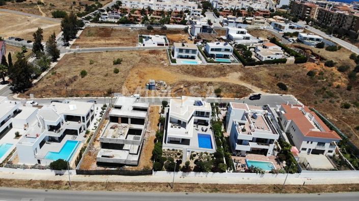 Image No.19-4 Bed House for sale