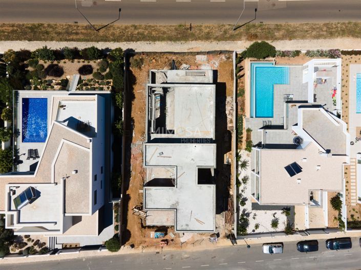 Image No.20-4 Bed House for sale