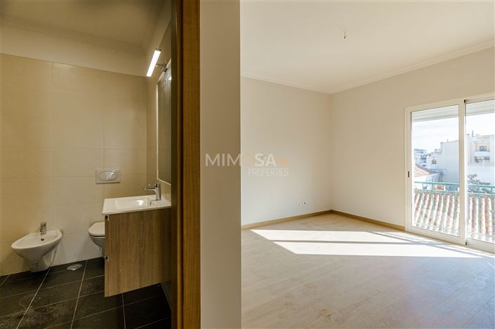 Image No.14-2 Bed Flat for sale