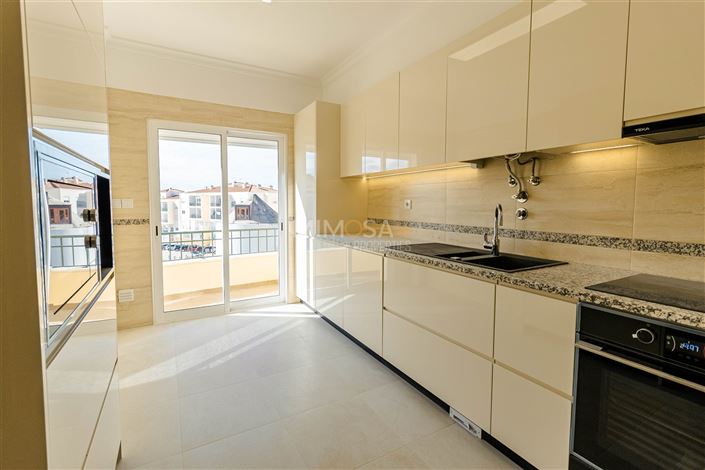 Image No.5-2 Bed Flat for sale