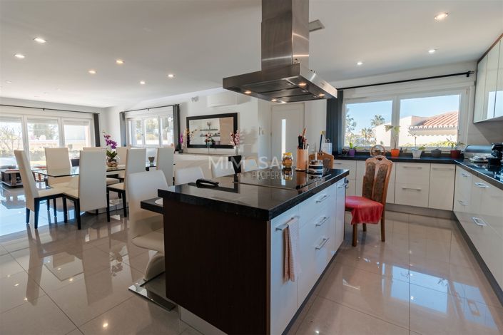 Image No.18-4 Bed House for sale