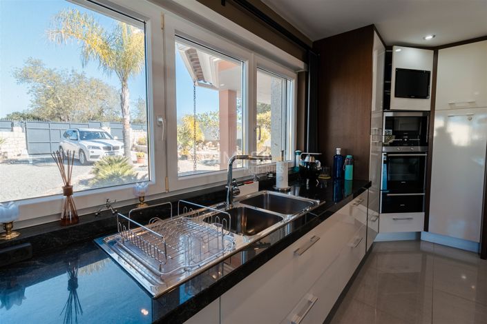 Image No.19-4 Bed House for sale