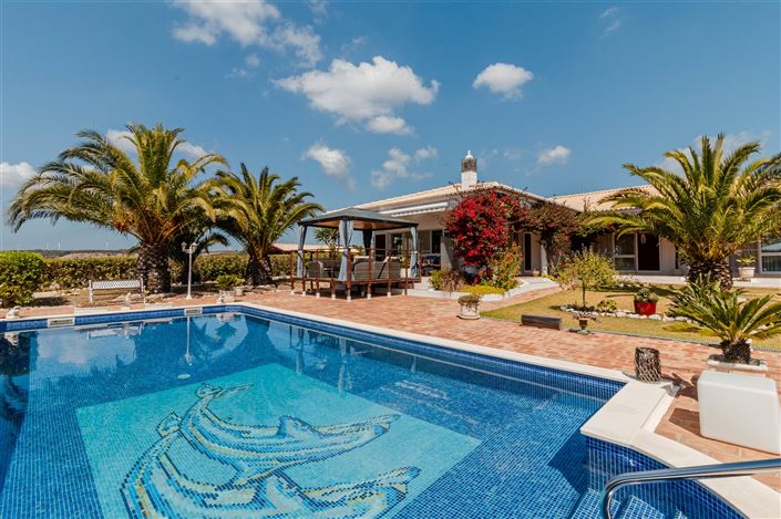 Image No.1-4 Bed House for sale