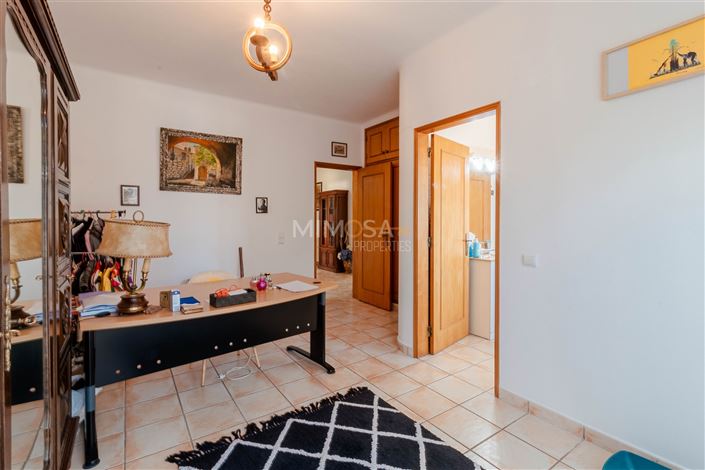 Image No.20-4 Bed House for sale