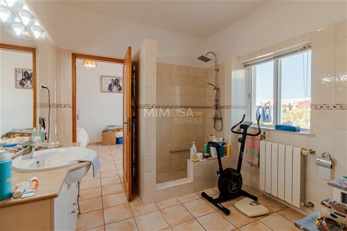 Image No.21-4 Bed House for sale