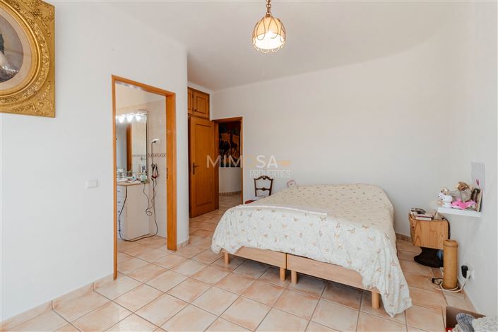 Image No.22-4 Bed House for sale