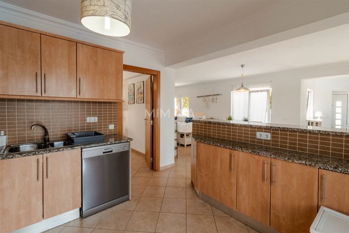 Image No.12-4 Bed House for sale