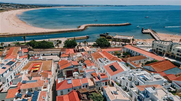 Image No.10-2 Bed Property for sale