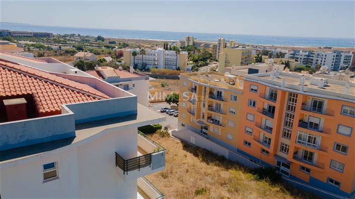 Image No.25-3 Bed Flat for sale