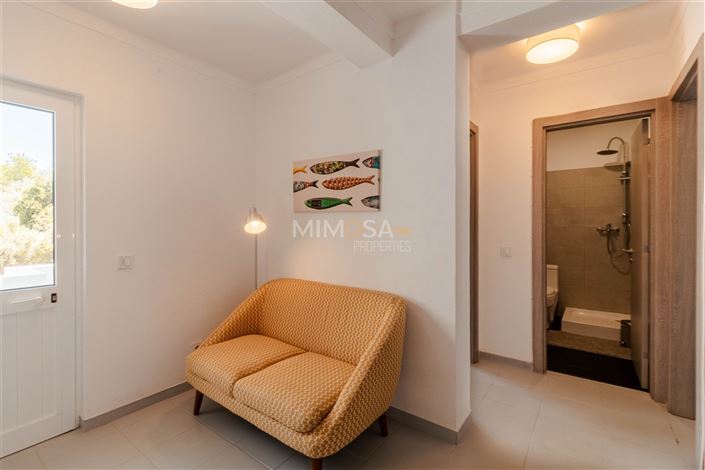 Image No.11-4 Bed Flat for sale