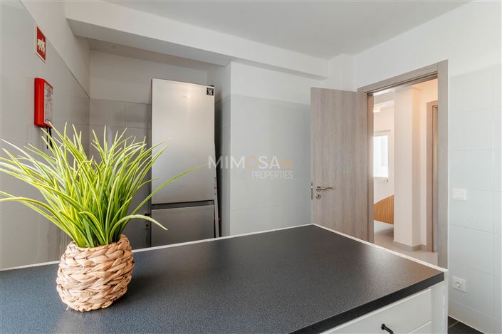 Image No.13-4 Bed Flat for sale