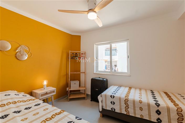 Image No.17-4 Bed Flat for sale