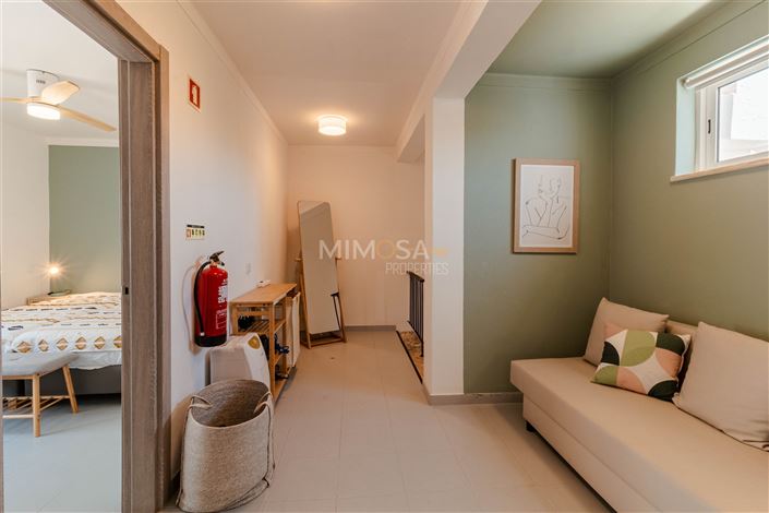 Image No.20-4 Bed Flat for sale