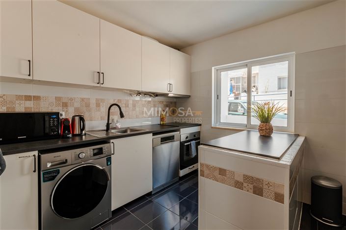 Image No.8-4 Bed Flat for sale