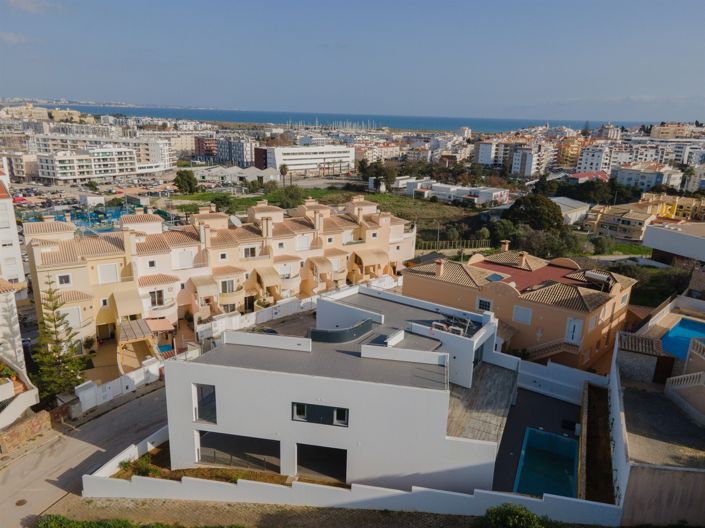 Image No.1-4 Bed House for sale