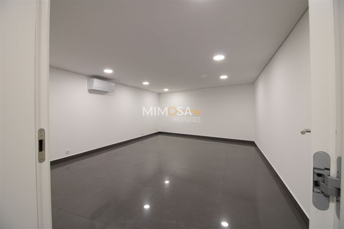 Image No.17-4 Bed House for sale