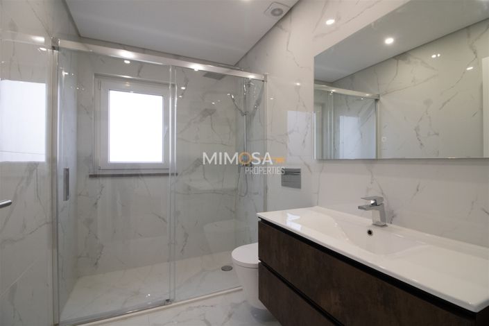 Image No.19-4 Bed House for sale