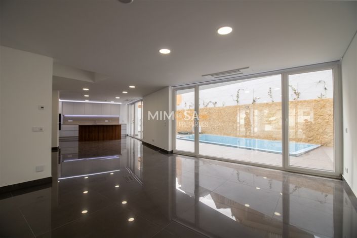 Image No.4-4 Bed House for sale