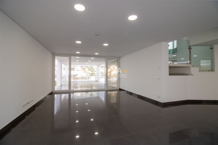 Image No.5-4 Bed House for sale