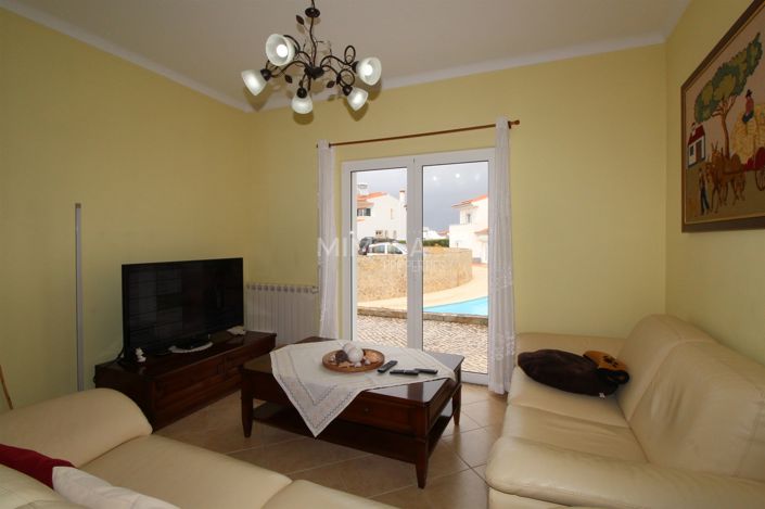 Image No.10-3 Bed Property for sale