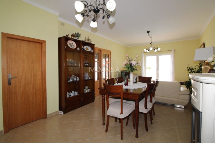 Image No.12-3 Bed Property for sale