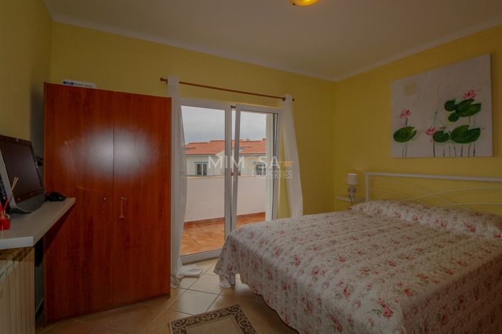 Image No.19-3 Bed Property for sale