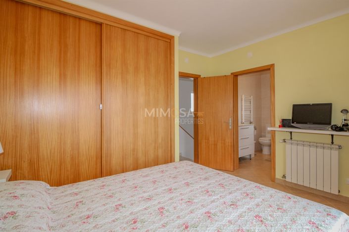 Image No.22-3 Bed Property for sale