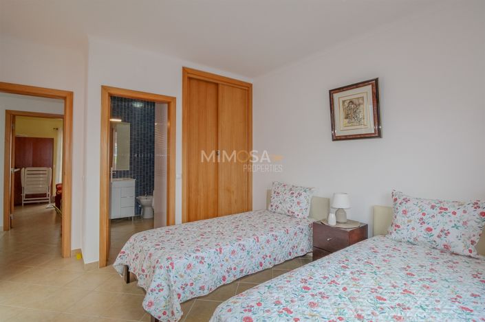 Image No.24-3 Bed Property for sale