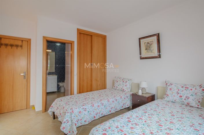 Image No.25-3 Bed Property for sale