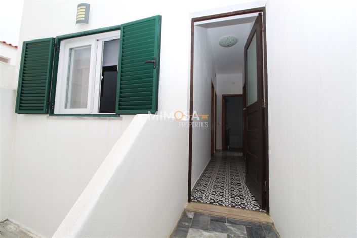 Image No.12-3 Bed Property for sale