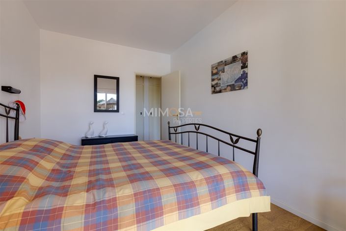 Image No.21-3 Bed House for sale