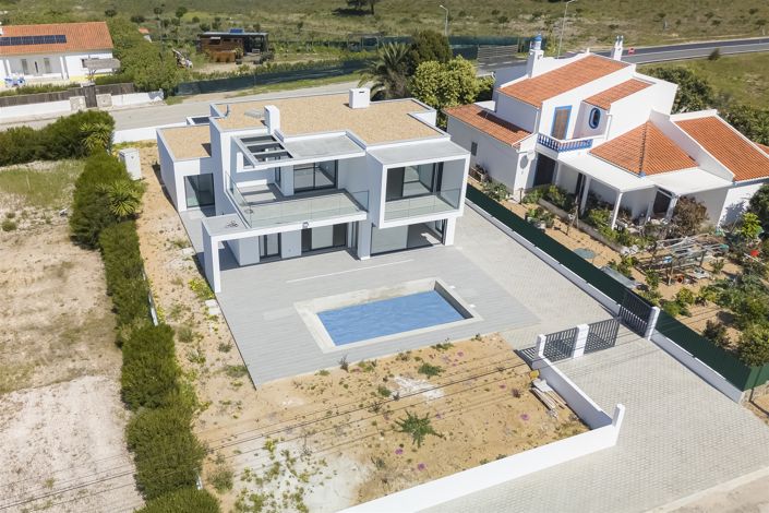 Image No.1-4 Bed House for sale